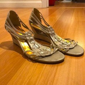 Gold strap he wedge heel